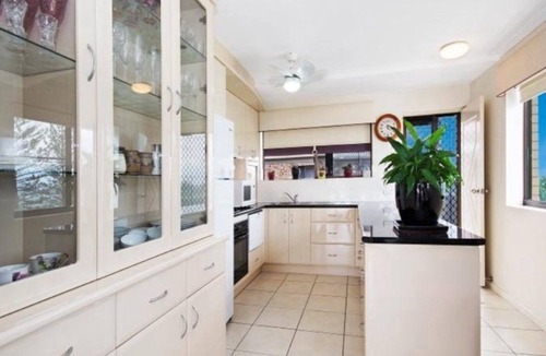 Golden Beach Apartment | LOWANNA UNIT 8 - Perfect for a family or a couple wanting to enjoy waterfront living at its best
