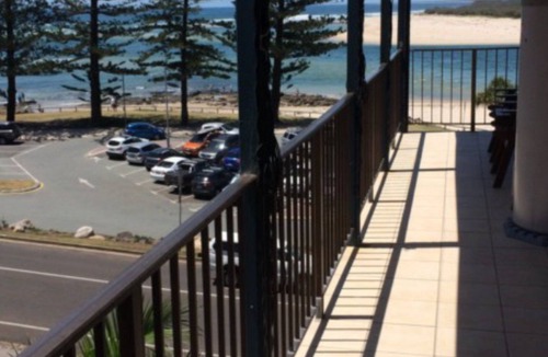 Golden Beach Apartment | LOWANNA UNIT 8 - Perfect for a family or a couple wanting to enjoy waterfront living at its best