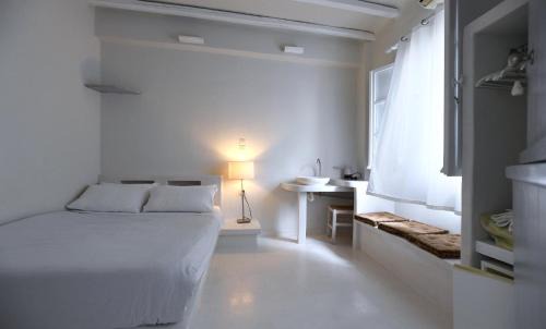Tinos Town House | lucas rooms