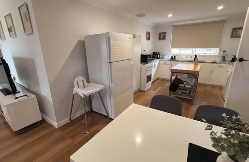 Manjimup House | Lucky Charm Cottage in MANJIMUP, Western Australia with farmland views