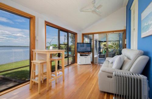Swansea House | Ludford Lakefront & Beachside Retreat for Groups