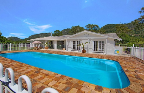 Gloucester House | LUJO HOUSE - Elegant & modern home - Retreat in Gloucester - Tranquil Rural Escape with Pool & Views