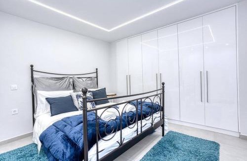 Mavromati House | Luminous Luxury House