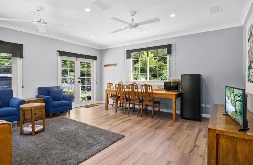 Colo Vale Apartment | Lush and Charming Country Escape, Stunning Gardens
