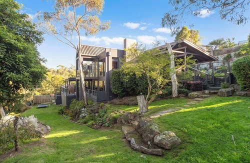 Mount Eliza House | Lux Escape on the Peninsula - Pool, Spa & Nature