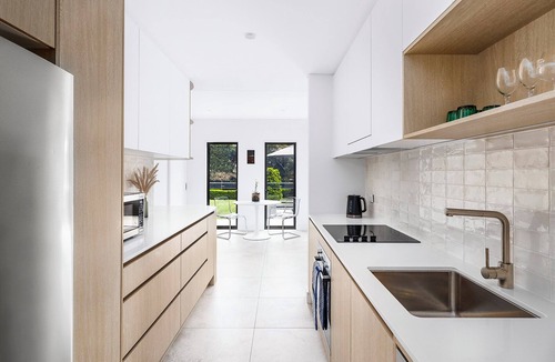 Vaucluse House | Luxe at Kings – Spacious 1BR Guest Suite with Pool & Garden Access
