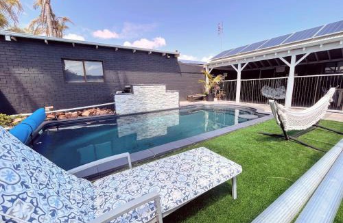 Tarcoola Beach Villa | Luxe Family Retreat! Pool, Sauna, Playground, Netflix, Disney Plus