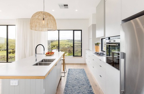 Duncan Villa | Luxe off-grid beach house with panoramic views of Middle River & Snelling Beach