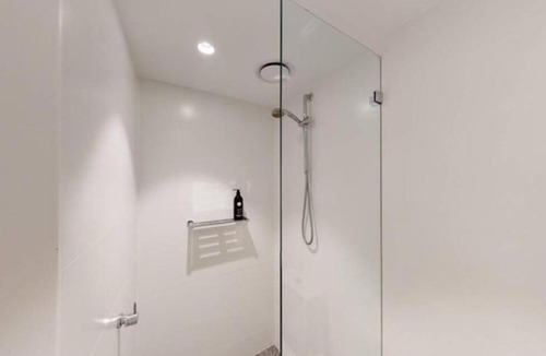 Queens Park Apartment | LUXE QUEENS PARK (Studio) - hosted by L'abode