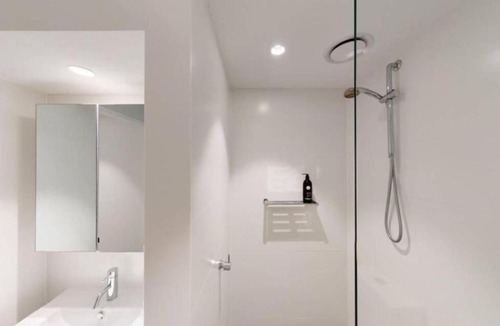 Queens Park Apartment | LUXE QUEENS PARK (Studio) - hosted by L'abode