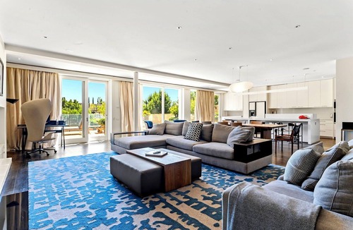 Malvern House | Luxico Malvern Oasis (With Car Parking)