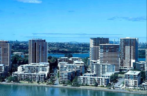 Wentworth Point Apartment | Luxious Startling waterview highrise Condo