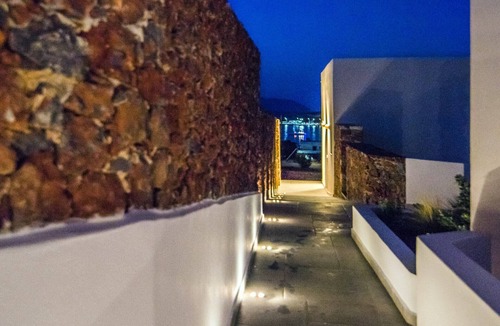 Diakofti Apartment | Luxuriate in MakriKythera's Private Jacuzzi Suite