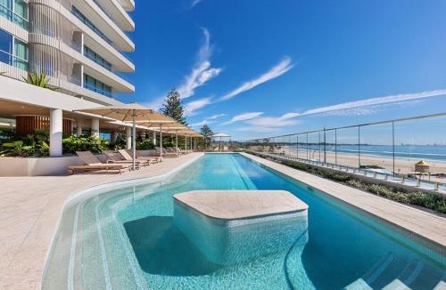 Coolangatta Apartment | Luxurious 2BR 2BA Oceanfront Apartment Kirra
