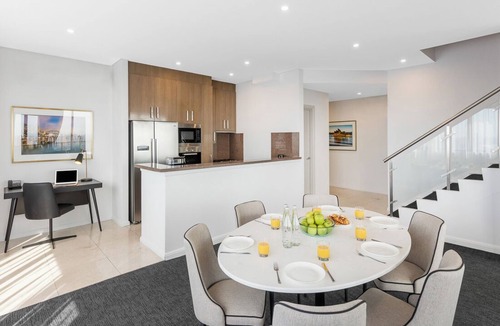 Darling Harbour Apartment | Luxurious 3 Bedroom Penthouse Suite (Level 56) at Kent Street, Sydney CBD