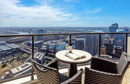 Darling Harbour Apartment | Luxurious 3 Bedroom Penthouse Suite (Level 56) at Kent Street, Sydney CBD