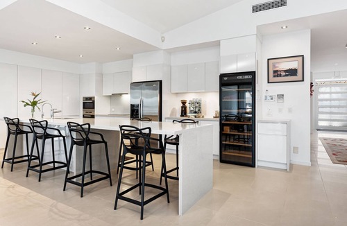 Mooloolaba House | Luxurious 4 bedroom waterfront home pet friendly near Ocean