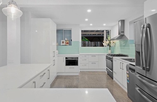 Graceville House | Luxurious 5BR Oasis with Pool and Entertainment