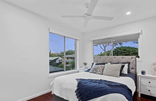 Graceville House | Luxurious 5BR Oasis with Pool and Entertainment