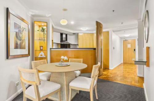 Sydney Central Business District Apartment | Luxurious Apartment only 250m Walk To Opera House