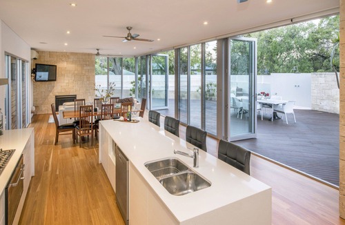 Dunsborough House | Luxurious Home with Pool Close to Beach and Town