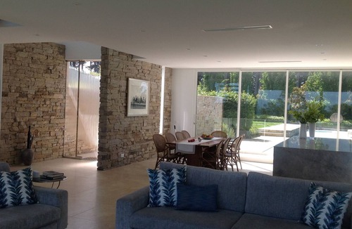 Shoreham House | Luxurious house, tennis court, pool, panoramic views, ocean views walk to beach