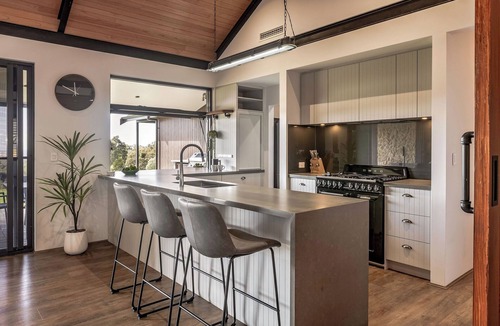 Quedjinup House | LUXURIOUS RURAL ESCAPE ON 3 ACRES BOASTS CAPTIVATING VALLEY AND OCEAN VISTAS