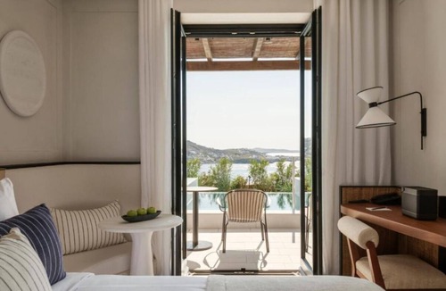 Drafaki Hotel | Luxurious Suite w/Breathtaking Sea View & Infinity Pool - Steps from Windmills