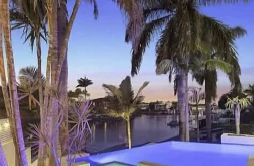Mooloolaba House | Luxurious, tropical Haven Mooloolaba