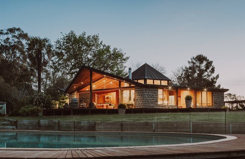Yarra Junction House | Luxurious Unique, Private Paradise-Kangaroo Manor