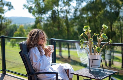 Yarra Glen Villa | Luxurious villa for couples retreat - panoramic views, gas fire, spa bath