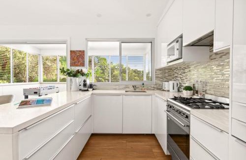 Narrabeen House | Luxury 2-Bed with Ocean Views and Garden
