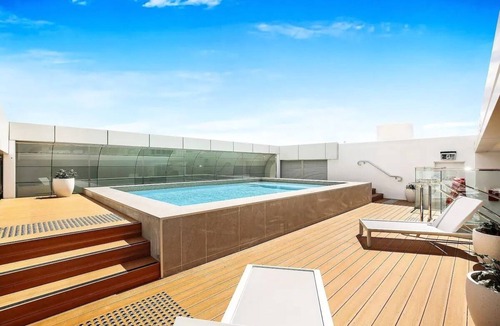 Wollongong CBD Apartment | Luxury 2Bed 2Bath Apartment Pool/Gym & Ocean Views