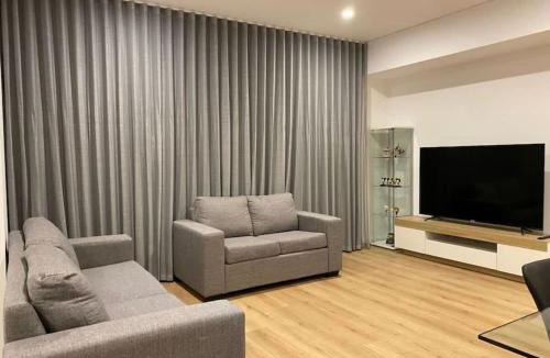 Adelaide Central Business District Apartment | Luxury 3 BR Apt with Pool-Gym-Sauna-Steam Room