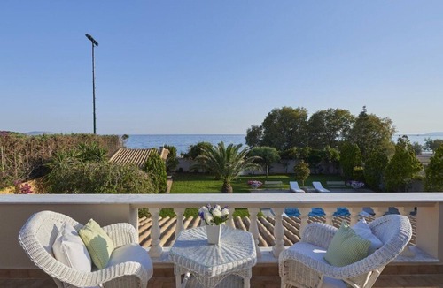 Saronikos Villa | Luxury 4 bdrm Villa with Pvt Pool on the beach