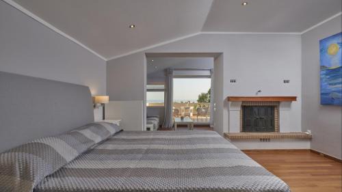 Kalyvia Thorikou Villa | Luxury 4 Bdrm Villa with Pvt Pool on the beach