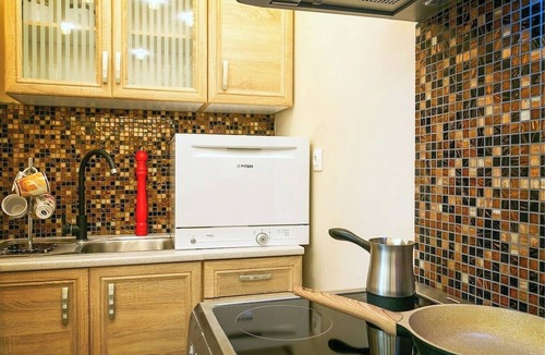 Neos Kosmos Apartment | Luxury 4-bed Thalia apartment near Onassis Stegi - sleeps 10, 3.5 baths