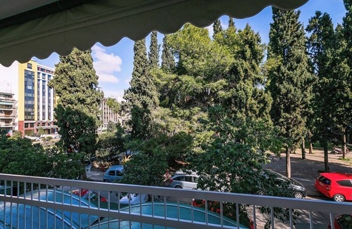 Neos Kosmos Apartment | Luxury 4-bed Thalia apartment near Onassis Stegi - sleeps 10, 3.5 baths