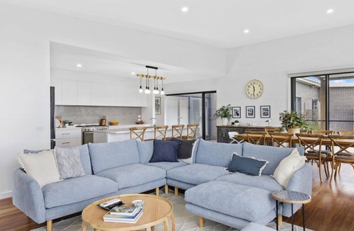 Warrnambool House | Luxury 4 br house with sea views