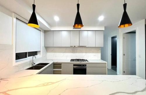 Rouse Hill Villa | Luxury 5 Bedrooms 3 full Bathrooms home in centre of Rouse Hill