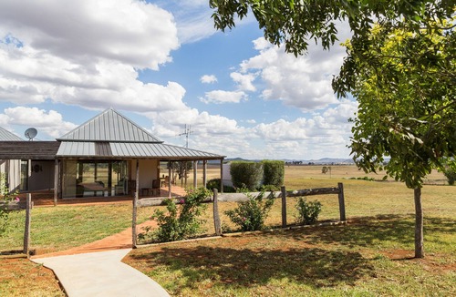 Gulgong Apartment | Luxury accommodation in a rural setting within the Mudgee region, NSW.