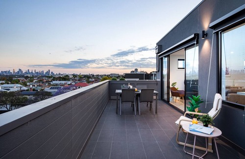 Moonee Ponds Apartment | Luxury Apartment - Uninterrupted City Views - Spacious Living