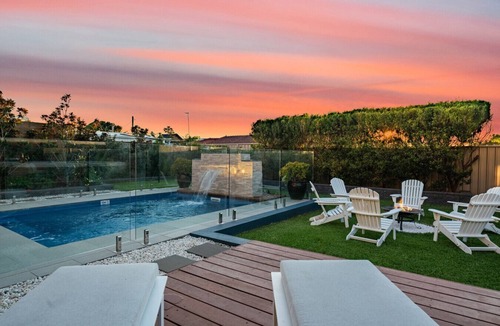 Long Jetty House | Luxury Beach Home ~ Heated Pool ~ Hot Spa ~ Fire Pitt ~ Golf