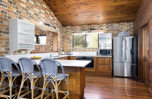 Nambucca Heads House | Luxury Beach House - secluded area of Nambucca, 5 minute walk to the beach