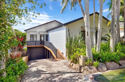 Nambucca Heads House | Luxury Beach House - secluded area of Nambucca, 5 minute walk to the beach