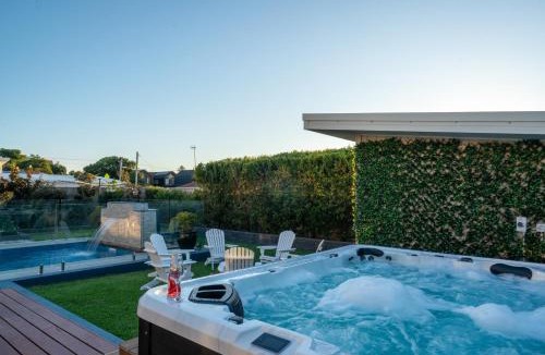 Shelly Beach House | Luxury Beach House - Heated Private Pool & Heated Spa - Fire Pitt - Walk to Beach & Golf