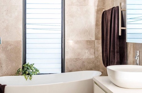 Bronte House | Luxury Bronte Home near Beach - Amazing views