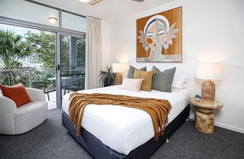 Cairns Central Business District Apartment | Luxury Cairns Stay with Pool and BBQ