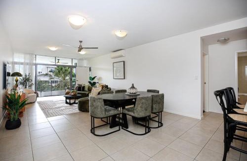 Cairns Central Business District Apartment | Luxury Cairns Stay with Pool and BBQ