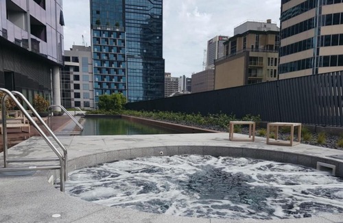 Melbourne Central Business District Apartment | Luxury CBD - Pool, Gym and Spa